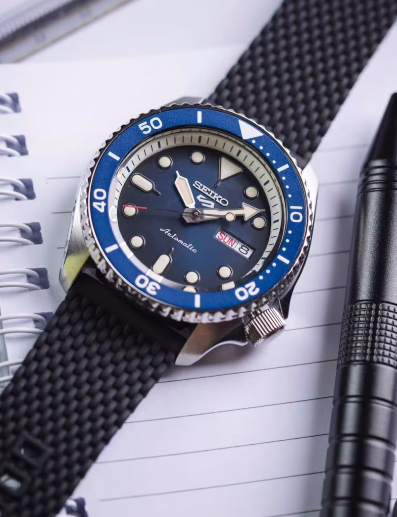 SEIKO-5-SPORTs-‘BLUEBERRY’-GMT-SKX RE-INTERPRETATION - SSK003K1